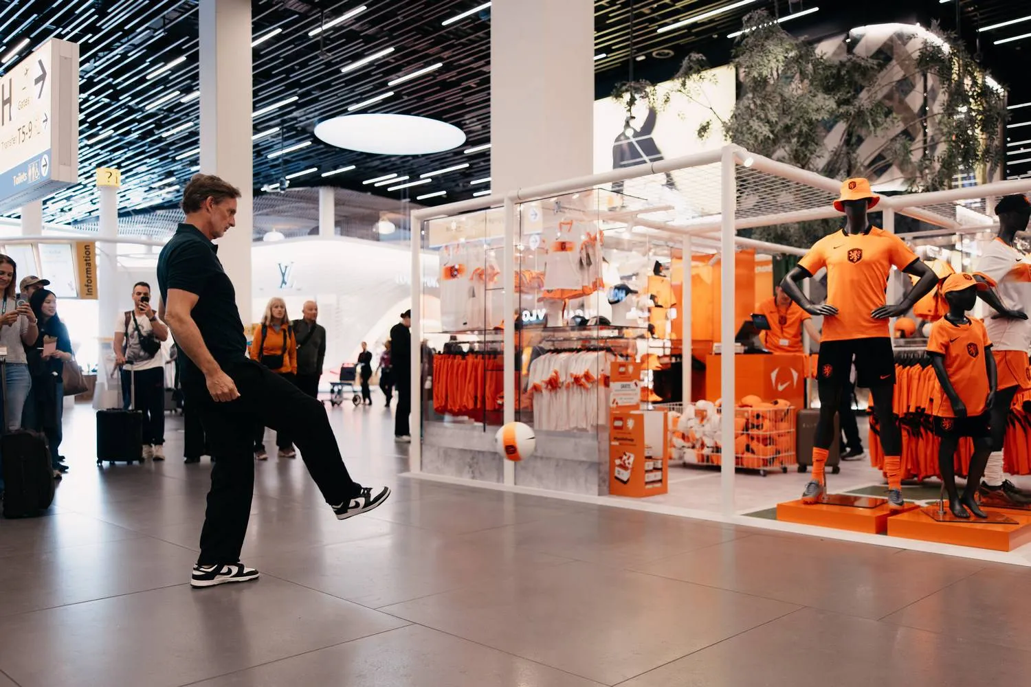 2026-06-03_knvb_nike_pop_up_schiphol-10