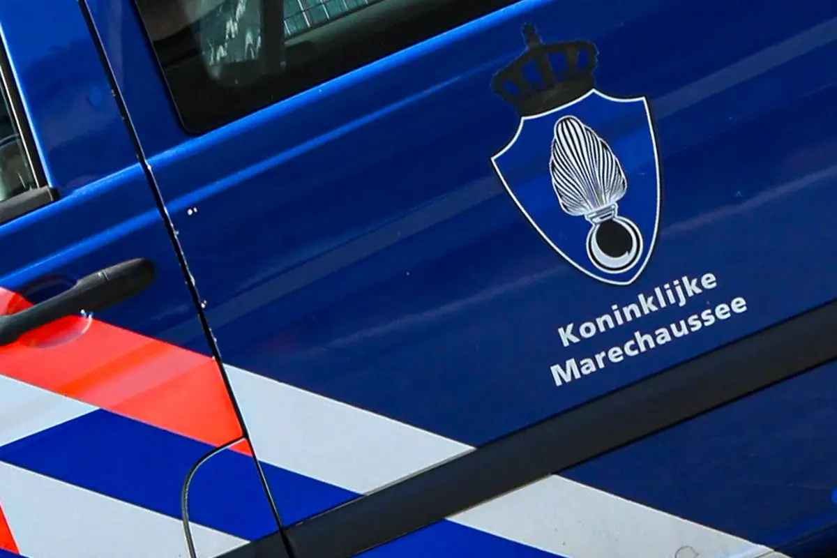 Mercedes_Koninklijke_Marechaussee,_Schiphol_pic1 kopieb