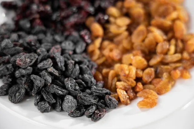 raisins g8b5e38cfe 640
