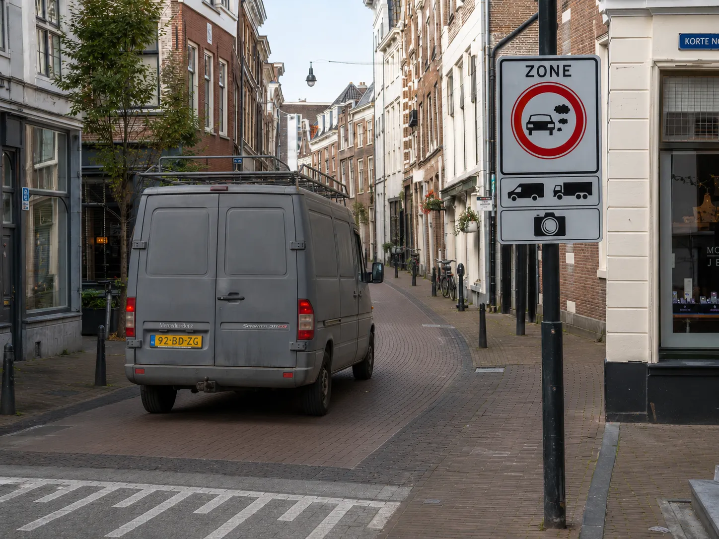 Oude bestelwagen in milieuzone
