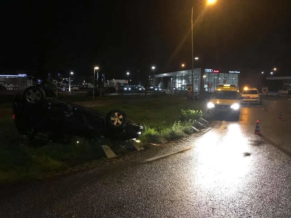 auto eenzijdig ongeval groene zoomweg fb politie harderwijk