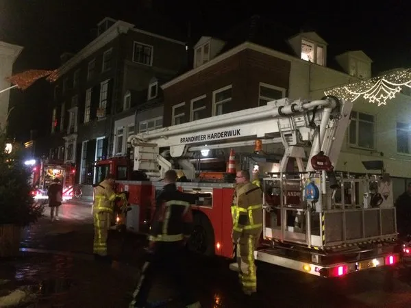 brandweer hoogwerker binnenstad avond niet blauw mark de lange