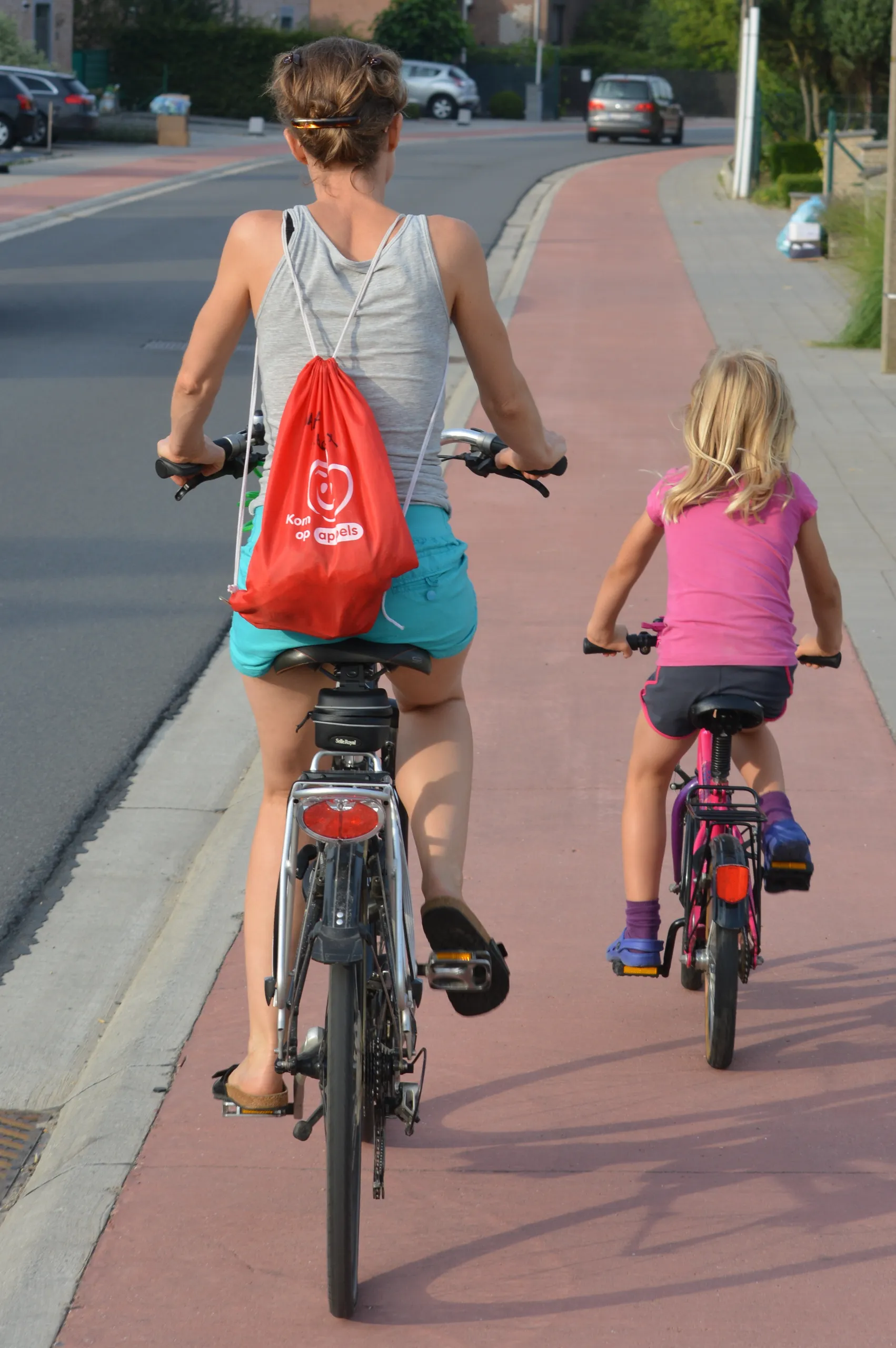 cyclists 885609