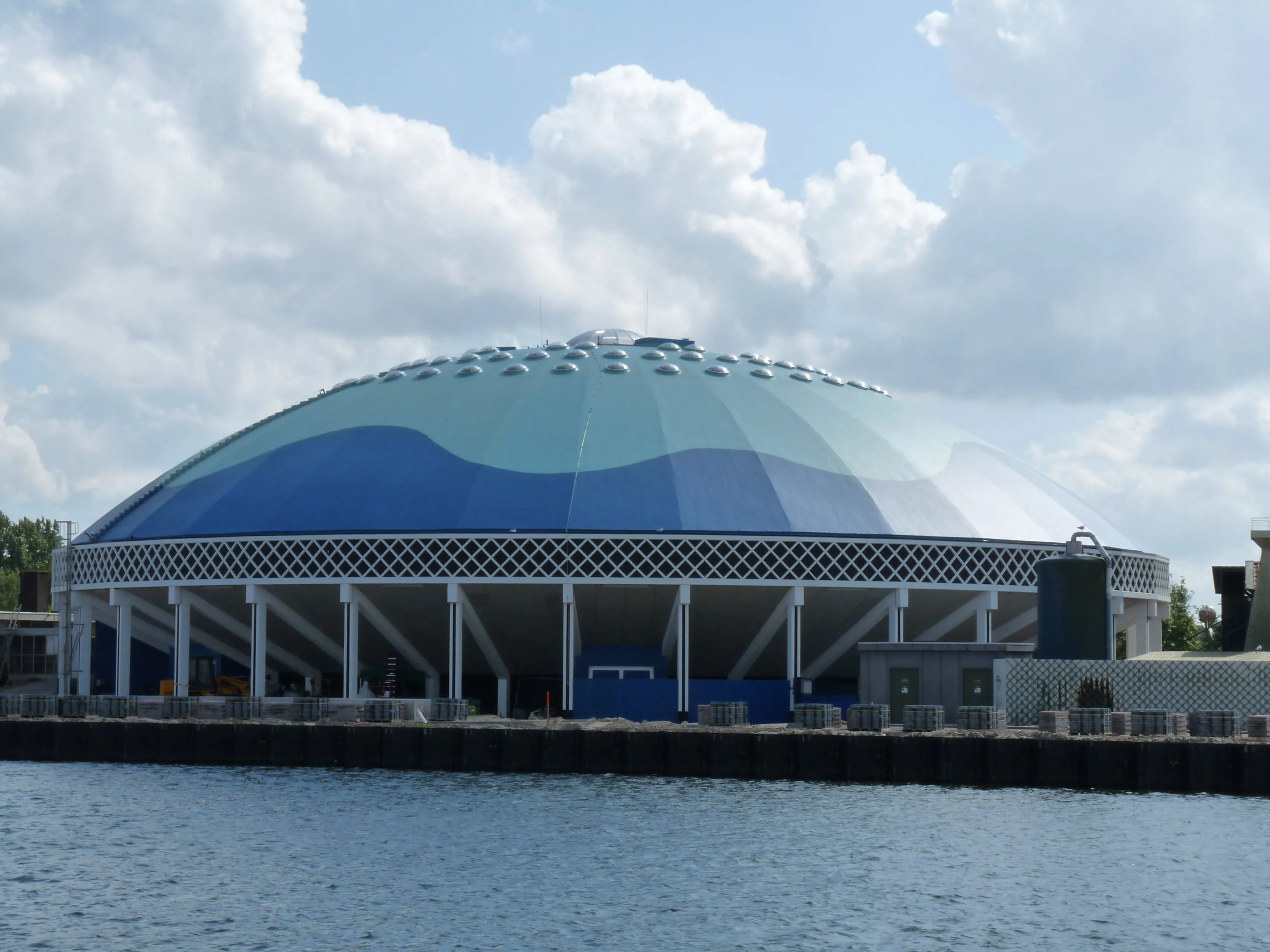 dome of the dolfinarium harderwijk