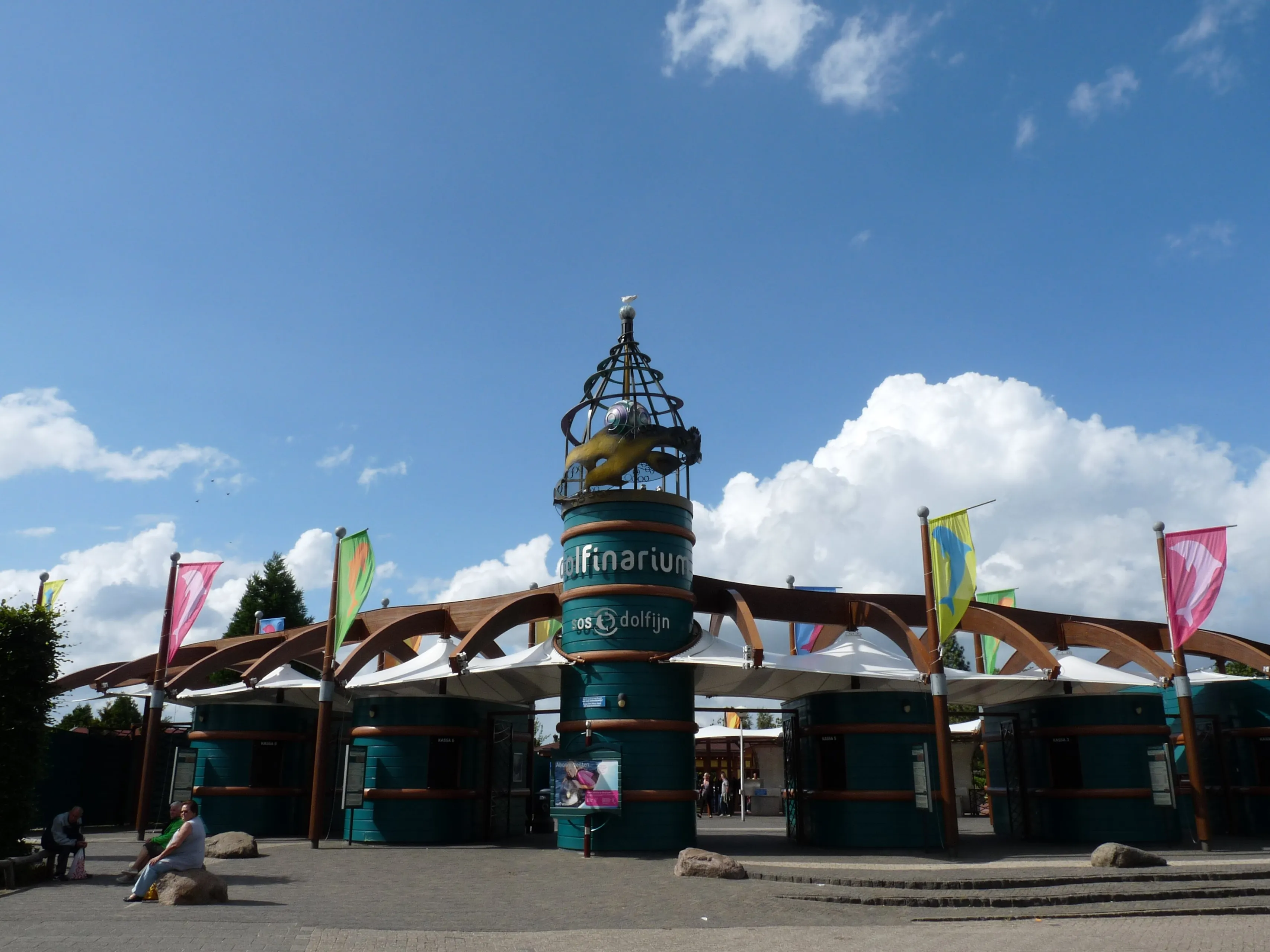entrance to the dolfinarium harderwijk