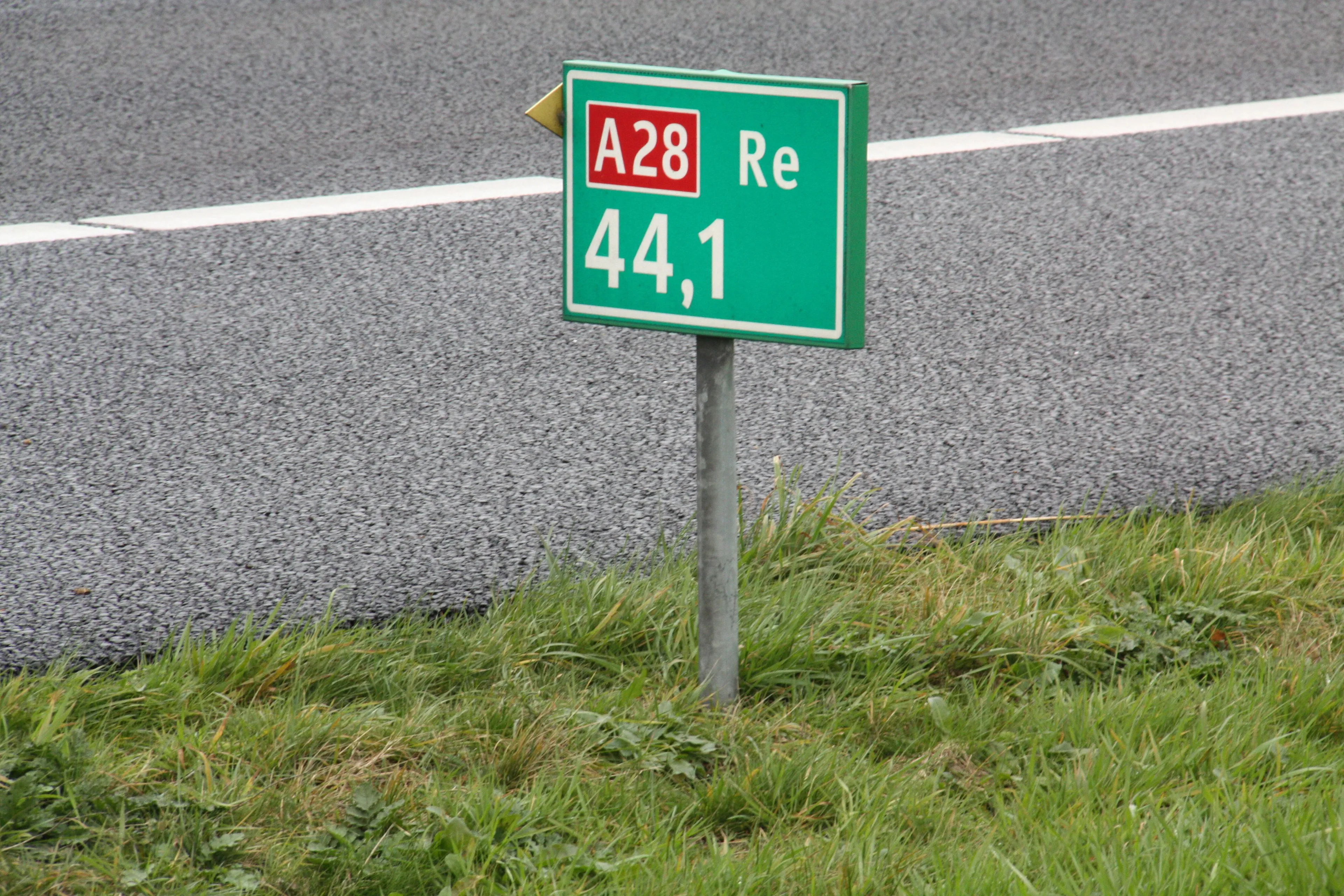 hectometerpaal a28 silver spoon cc by sa 30 wikimedia