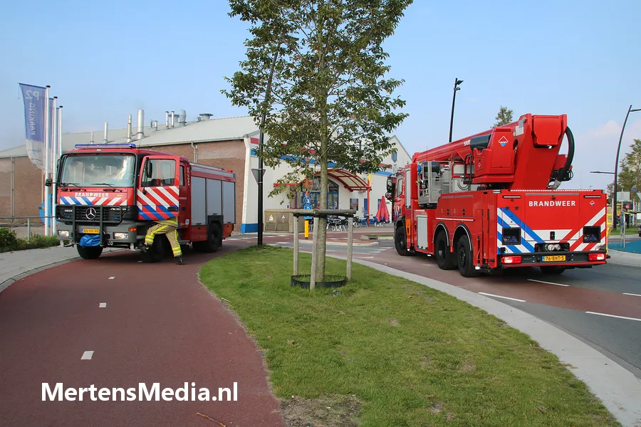 hoogwerker tankautospuit dries aankomst