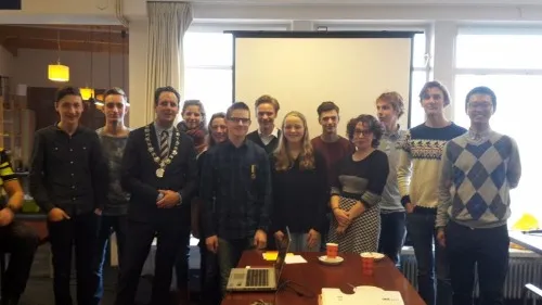 jeugdlintje erwin burgemeester vrijwilliger inzet gemeente harderwijk