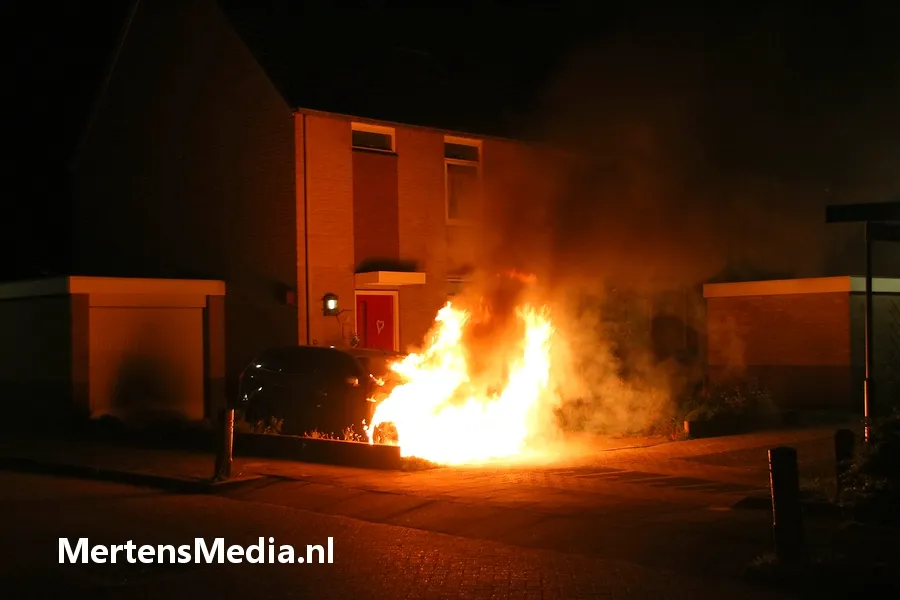 minnekamp autobrand voorkant brand mertens media