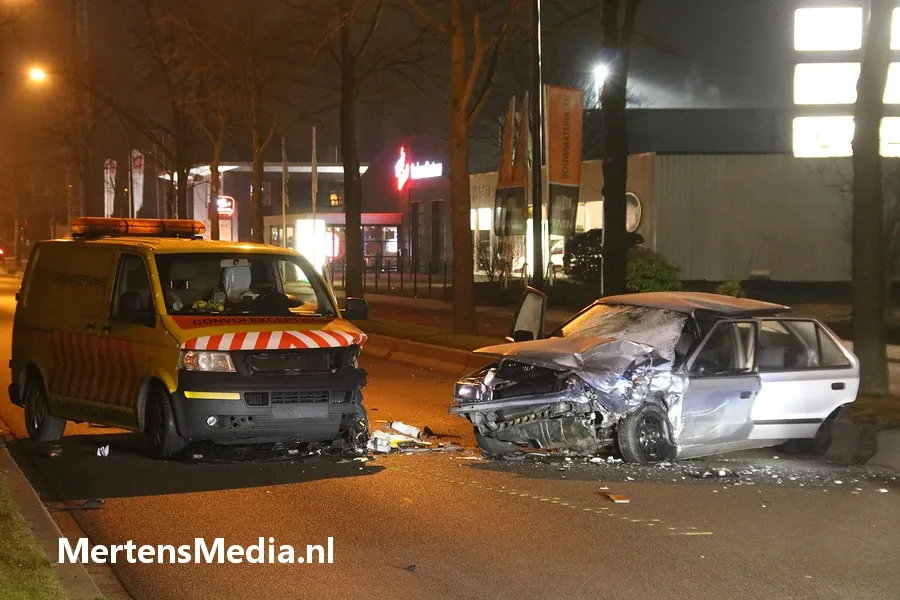 ongeval auto bus lorentzstraat 26012017 mertens media