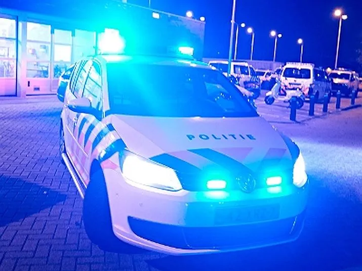 politieauto zwaailicht avond donker wwwpolitienl