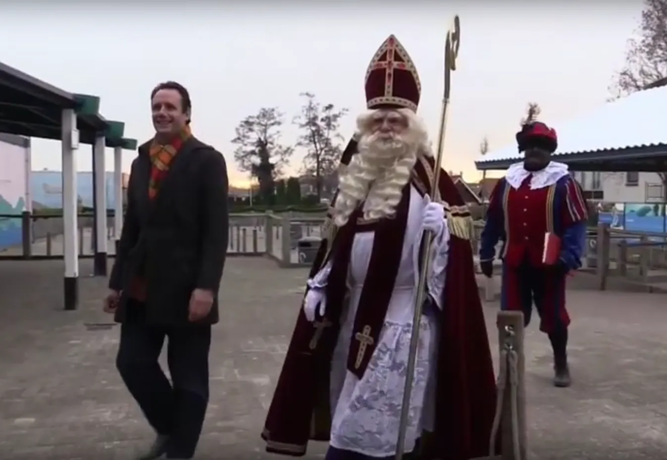 sinterklaas dolfinarium sienterkloas stichting show still hnk