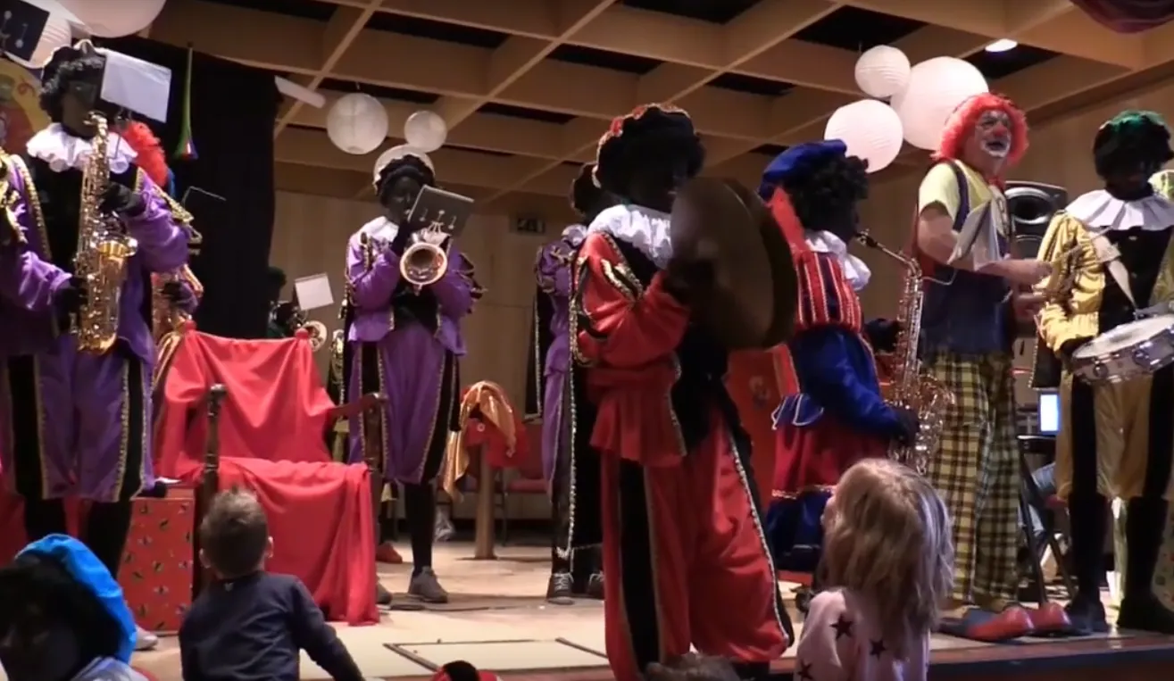 sinterklaasfeest hierden dorpshuis clown pieten still hnk