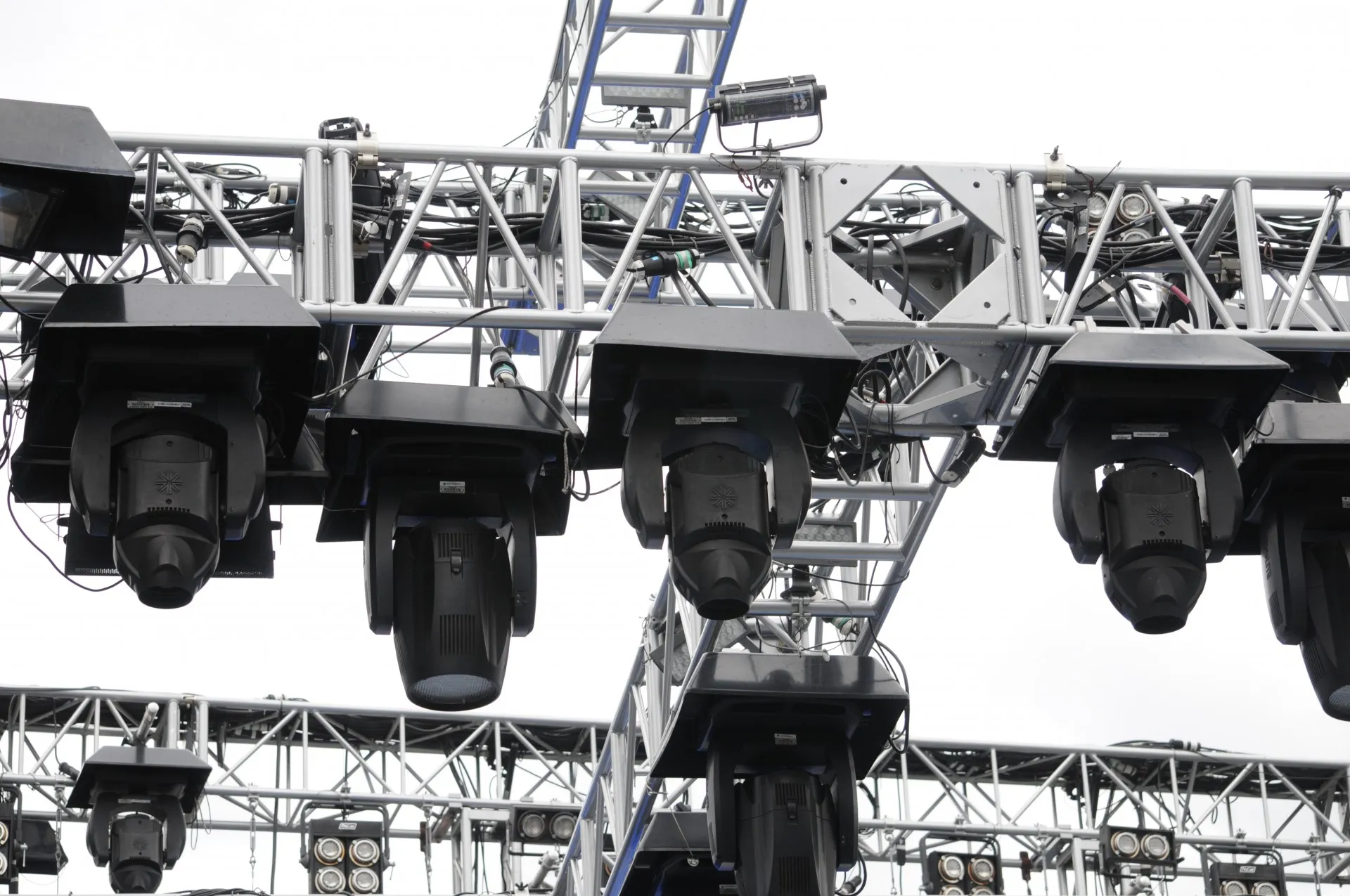 stage lights 1422508441wcr 1