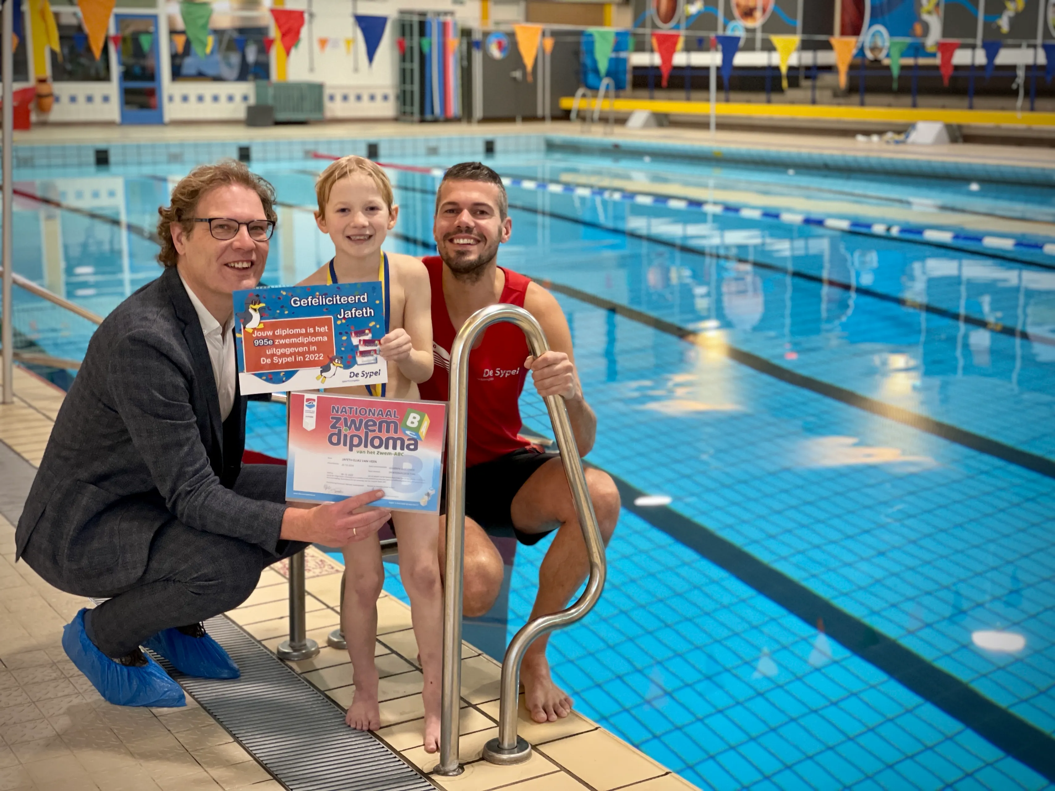 uitreiking 995ste zwemdiploma