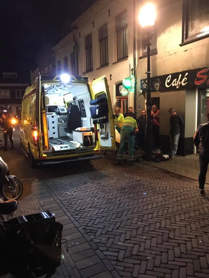 vijhestraat ambulance enkel bezoeker fb politie harderwijk