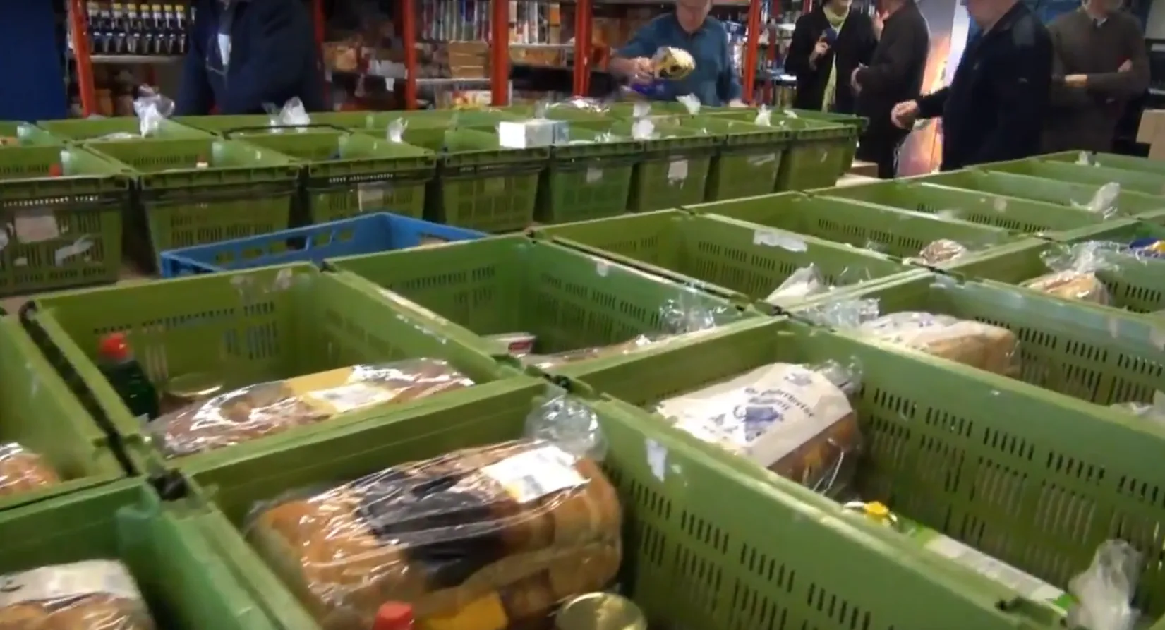 voedselbank krat pakket levensmiddelen still youtube frits sparnaaij