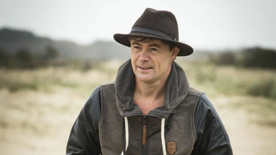 23518940 10215233103128025 6706788558060882805 n cover