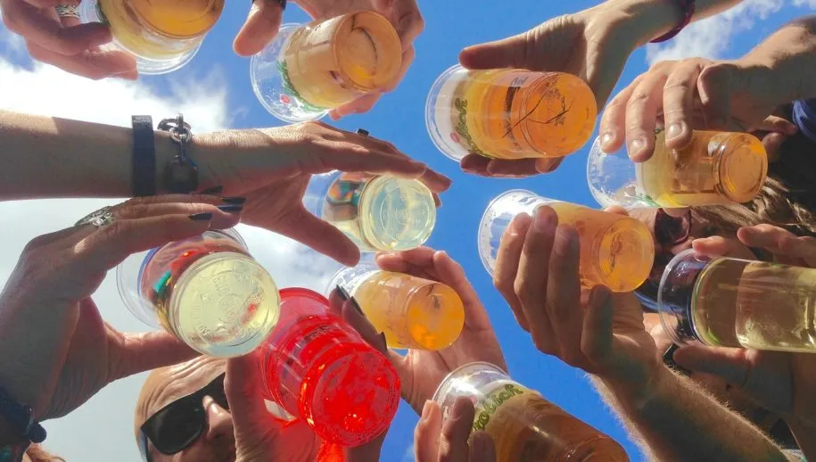 friends 1903068 1280 915x518