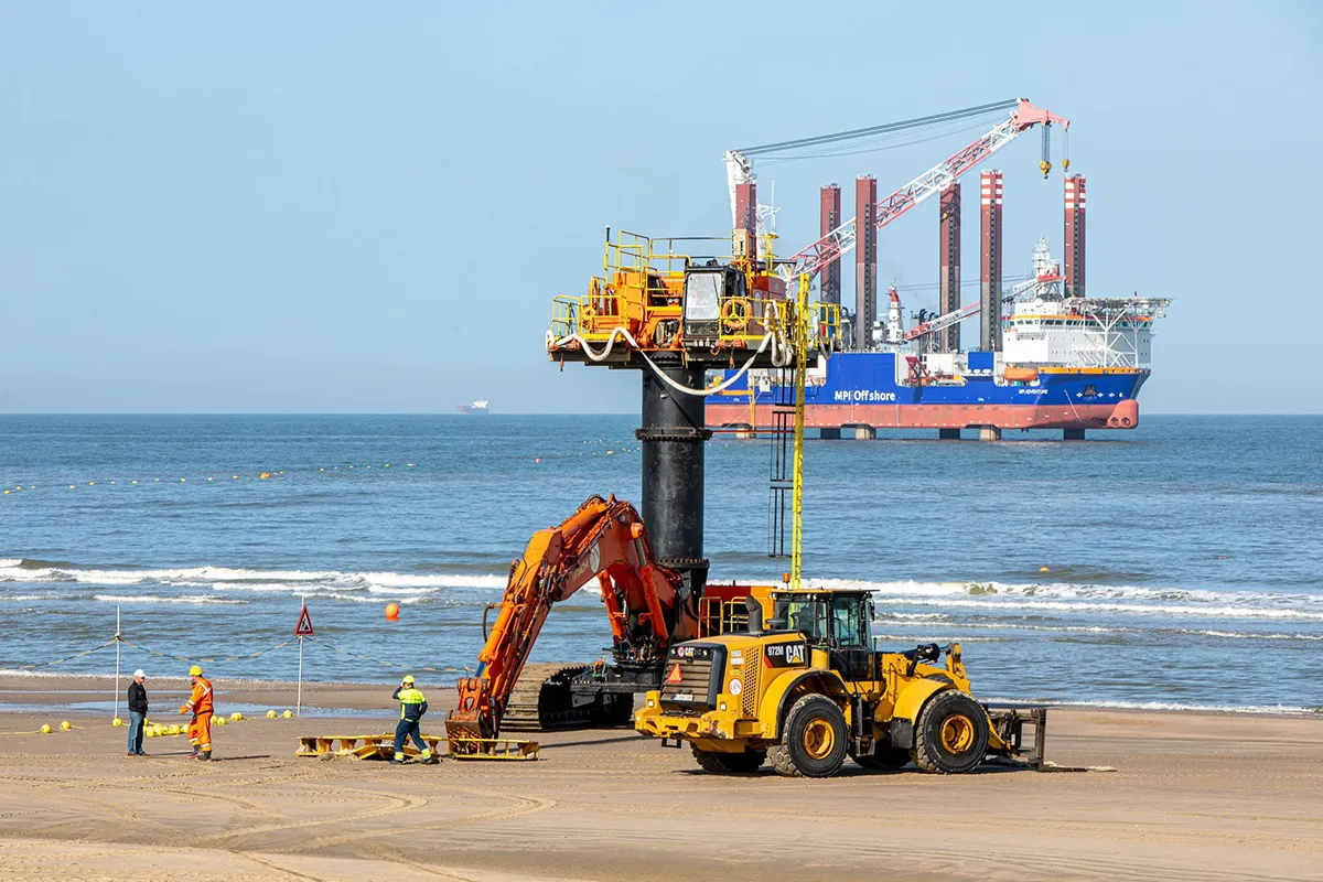 hefschip mpi adventure van jan de nul voor kust heemskerk