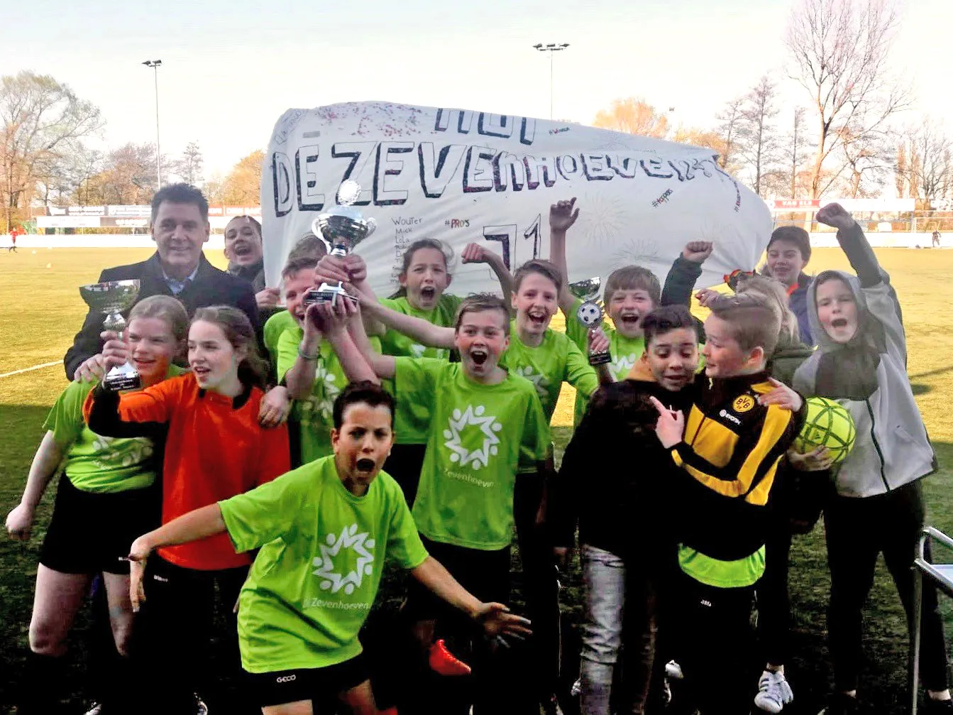 jongens kampioen zh 1