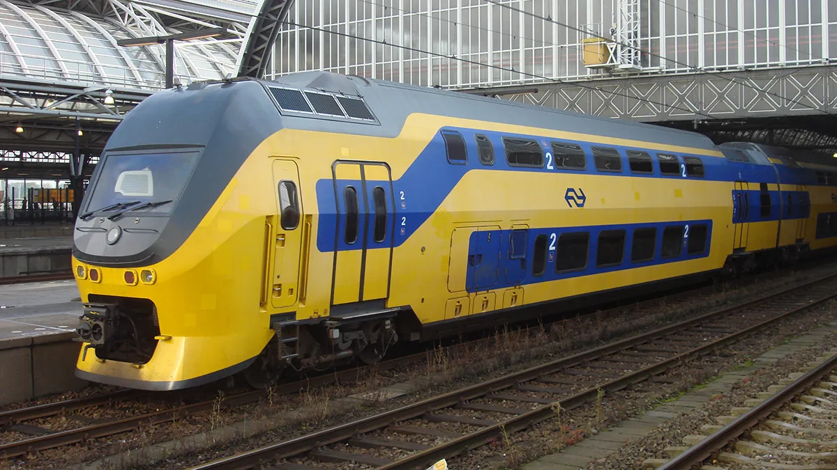 ns dubbeldeks interregiomaterieel at amsterdam centraal