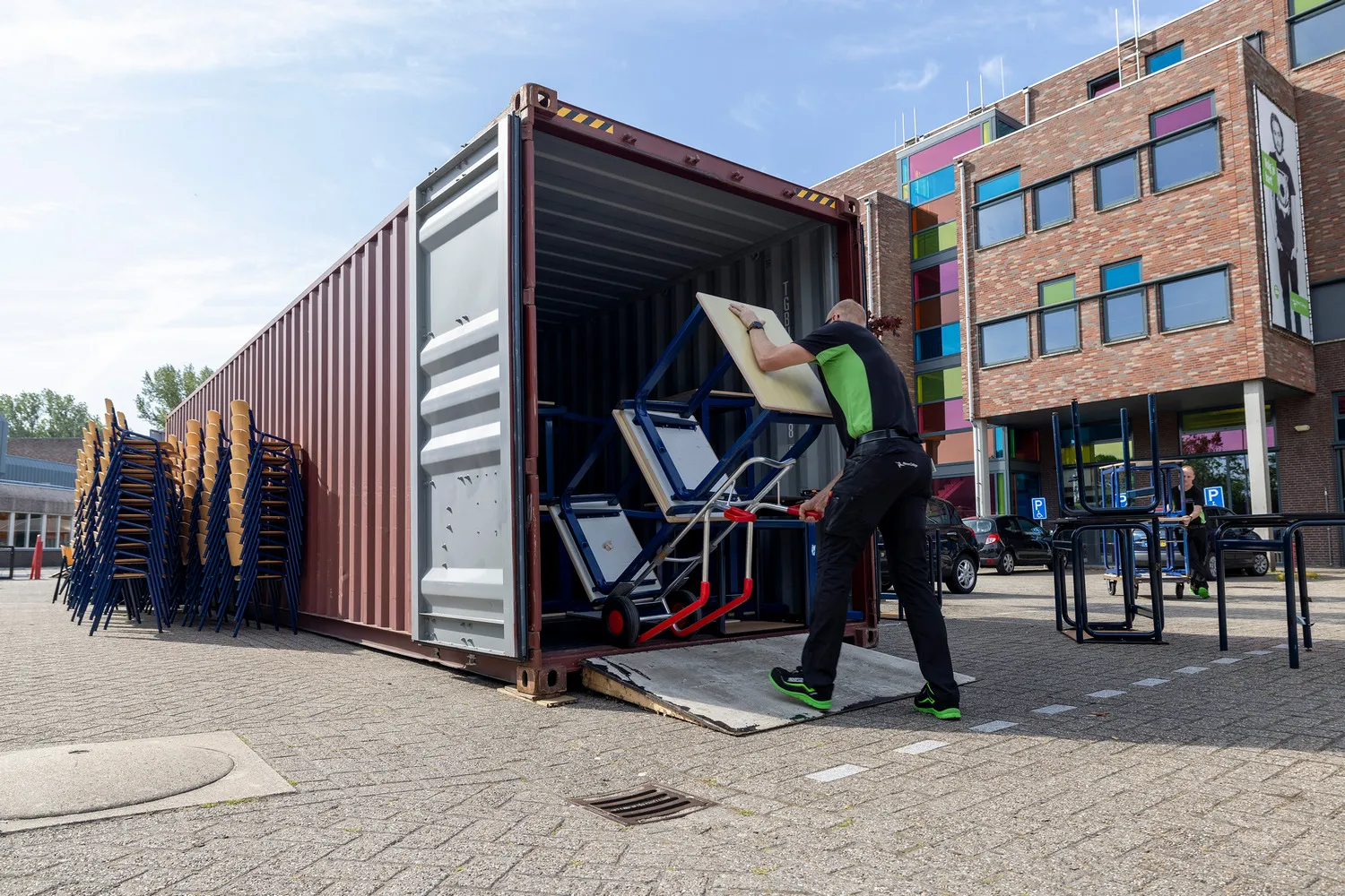 nova meubels voor onderwijs gambia