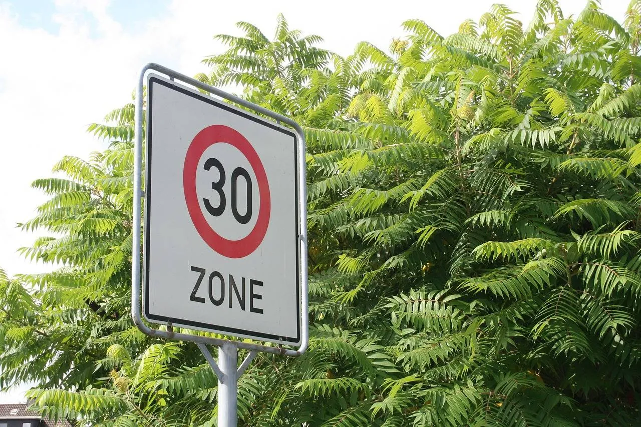 speed-limit-2711712_1280