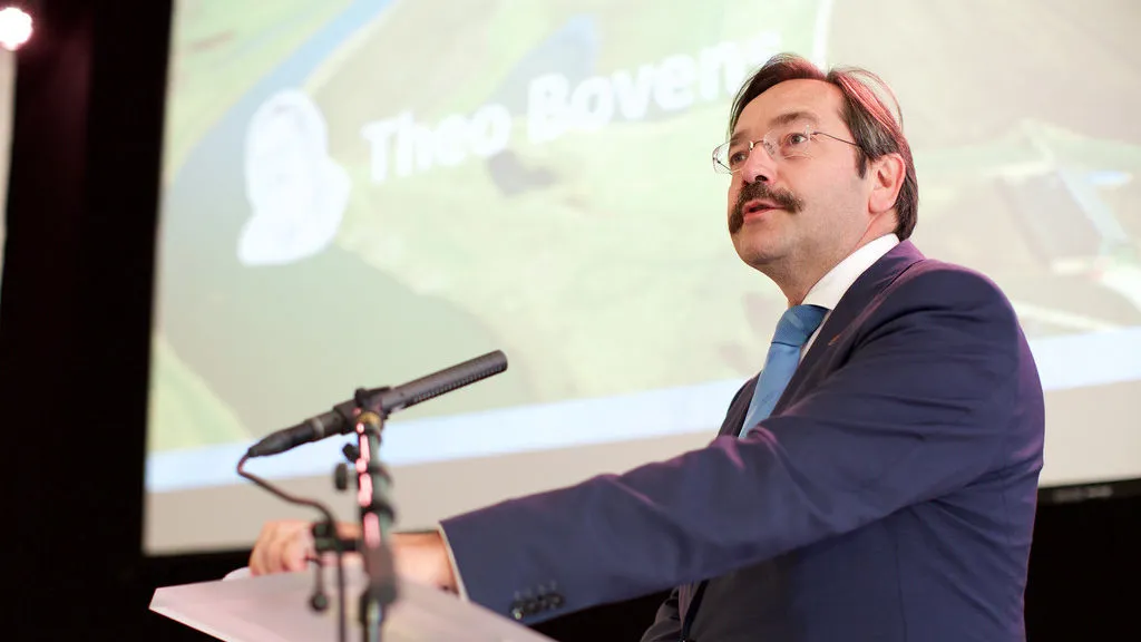 21238124613 dbb3f2ce42 b e1496417249424