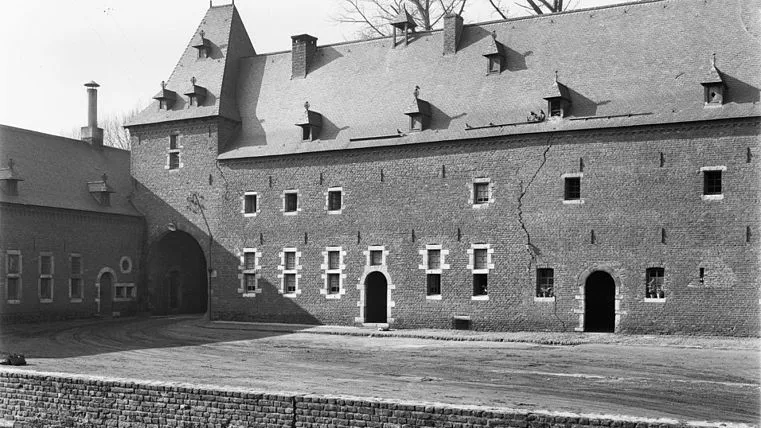 761px mijnschade boerderijgevel 1e plein algemeen overzicht heerlen 20404258 rce e1452717170456