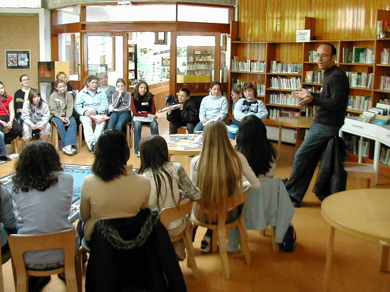 800px animation pour une classe dcole salle moyenne
