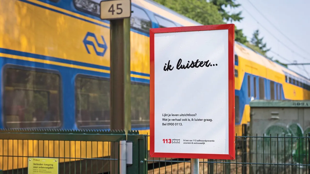 bord met tekst ik luister 3845 96dpi 1280x960px e nr 10937 e1552513217650