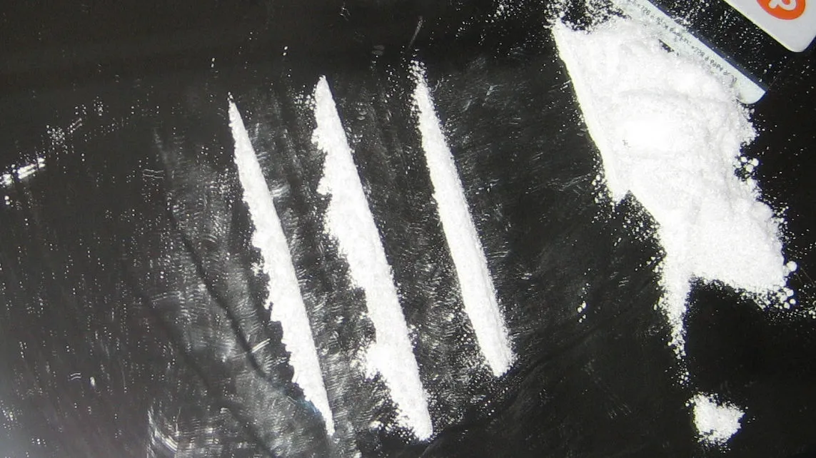 cocaine lines wikimedia e1475930581540