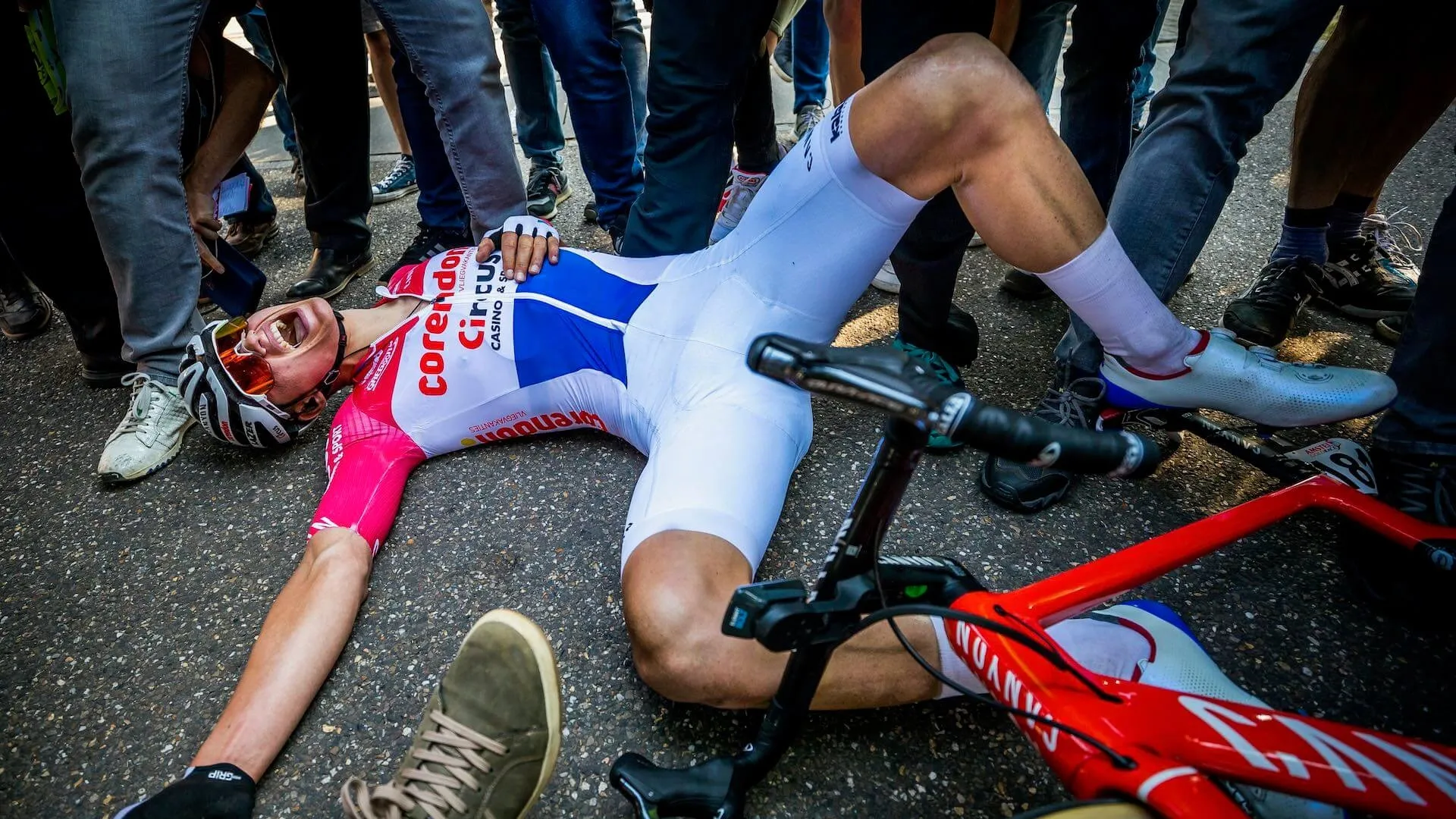 mathieu van der poel wint de amstel gold race 2