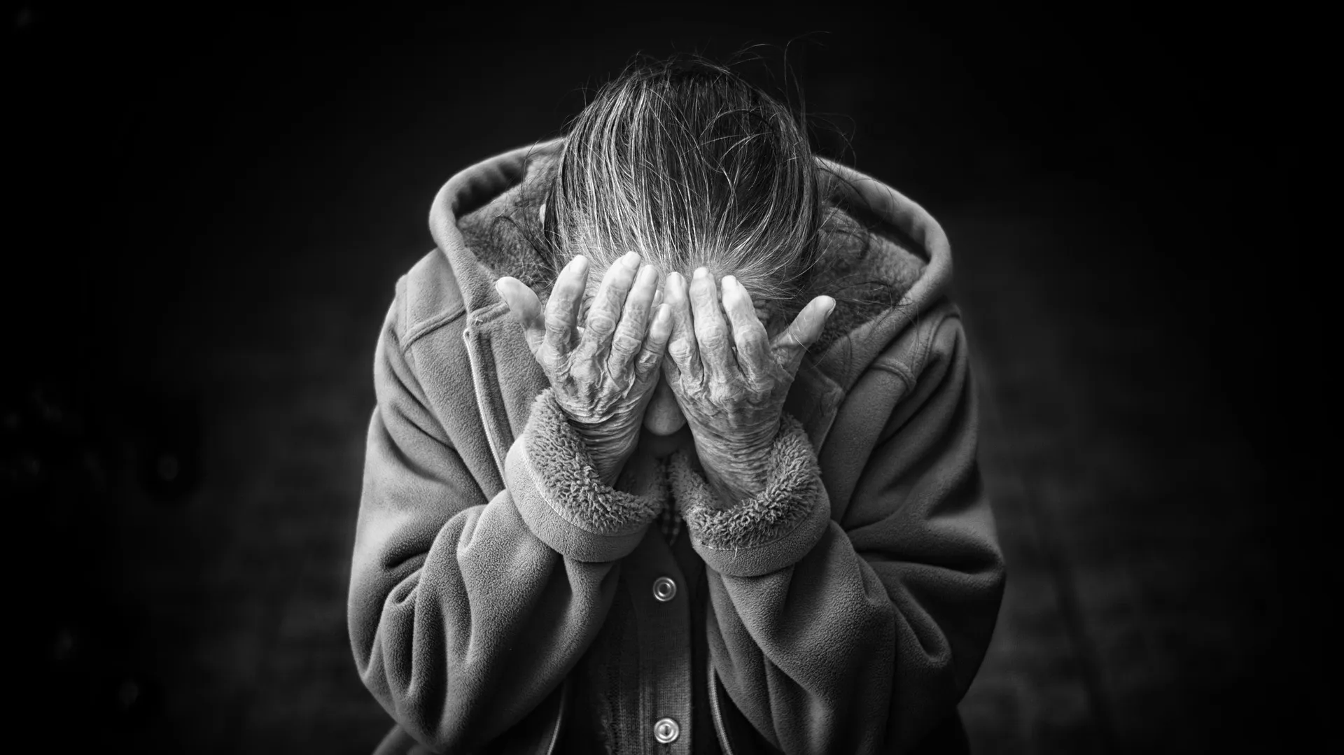 ouderenmishandeling afbeelding van free photos via pixabay