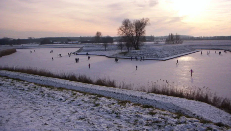 0 01 1a schaatsen buiten de wallen van heusden cokkie de hart 915x518 1