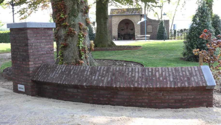 1666182560736270714 img 8828 915x518 1