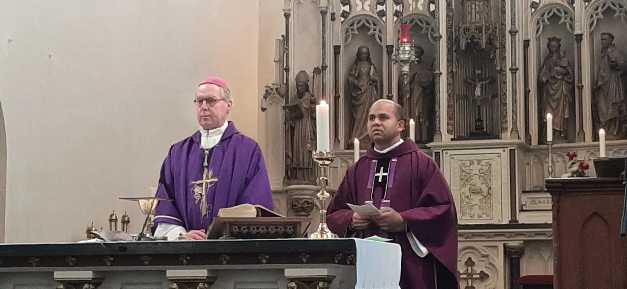 231203 bisschop de korte kondigt benoeming antony aan tijdens de h mis in elshout