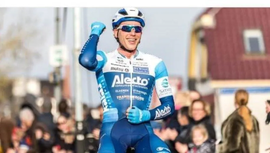 33333333333331 915x518