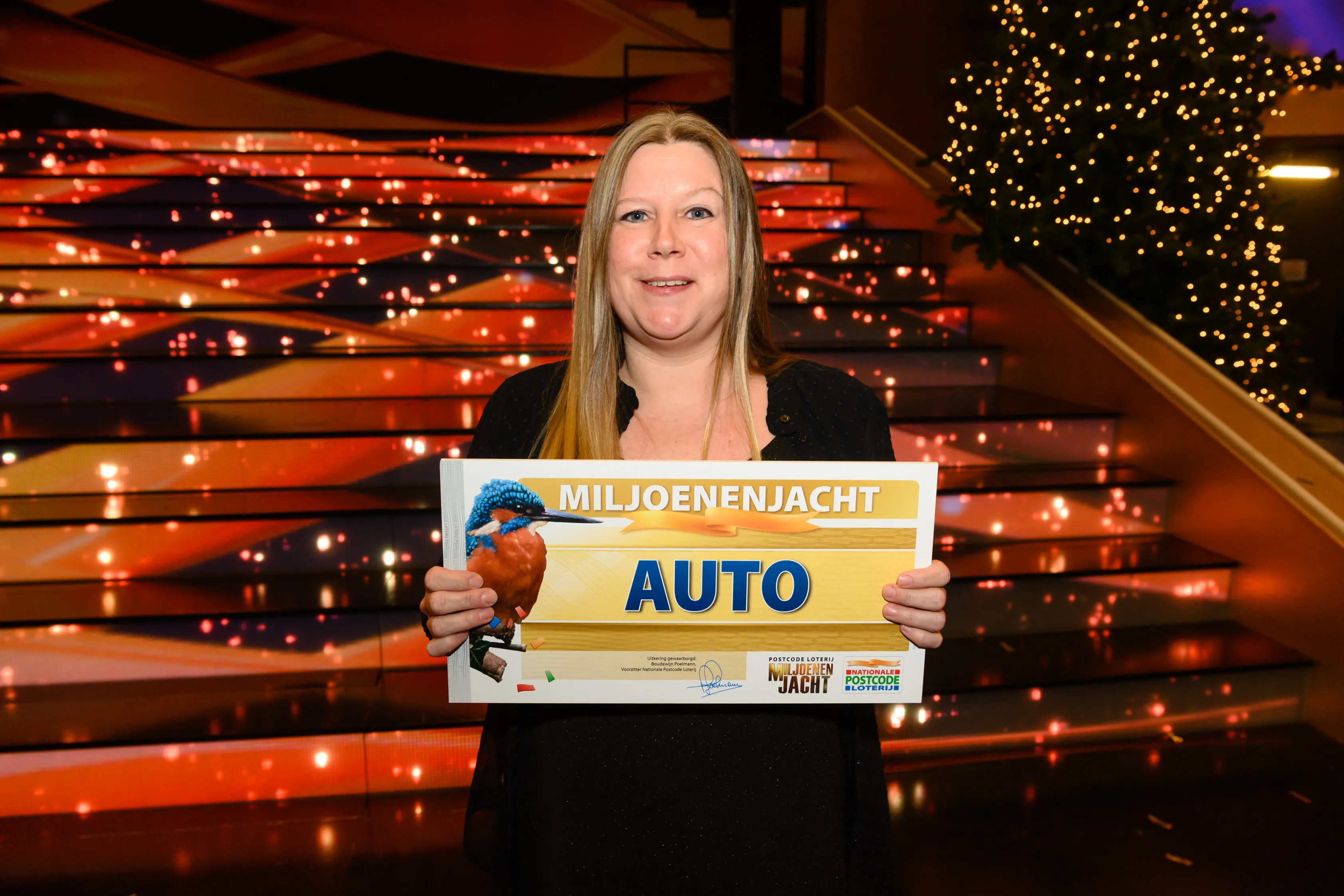 anouska uit drunen wint auto bij postcode loterij miljoenenjacht 2