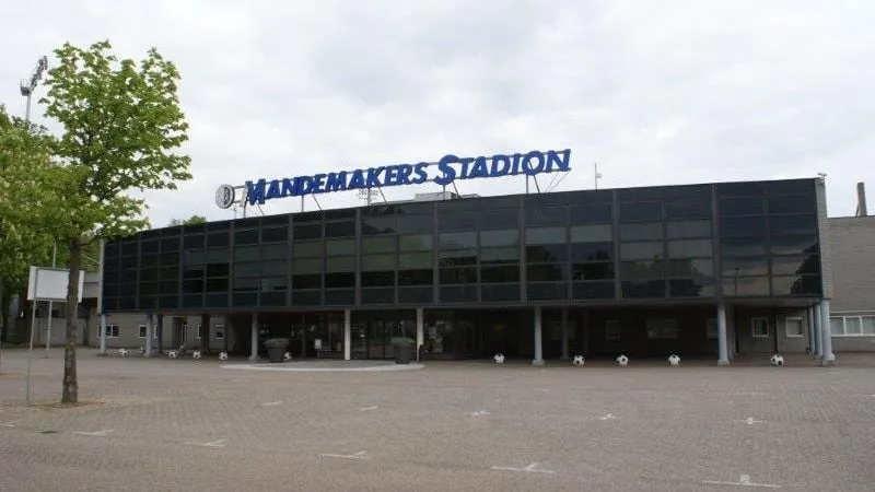 c5pbxp995fqpzqs6jztdltnjd ww140511rkcstadion