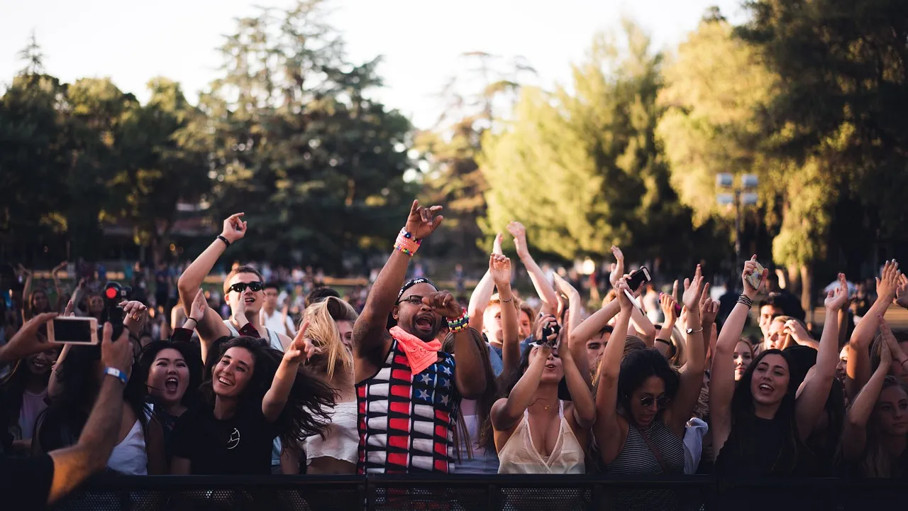 crowd 1531427 1280