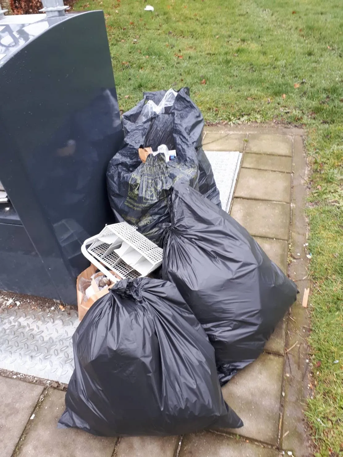 csm afval naast ondergrondse container de6c799357