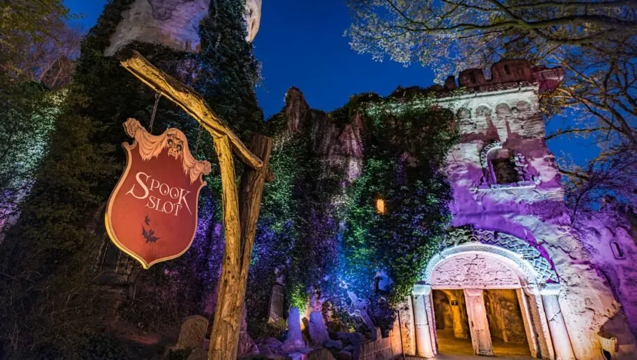 efteling spookslot exterieur avond entree 915x518 1