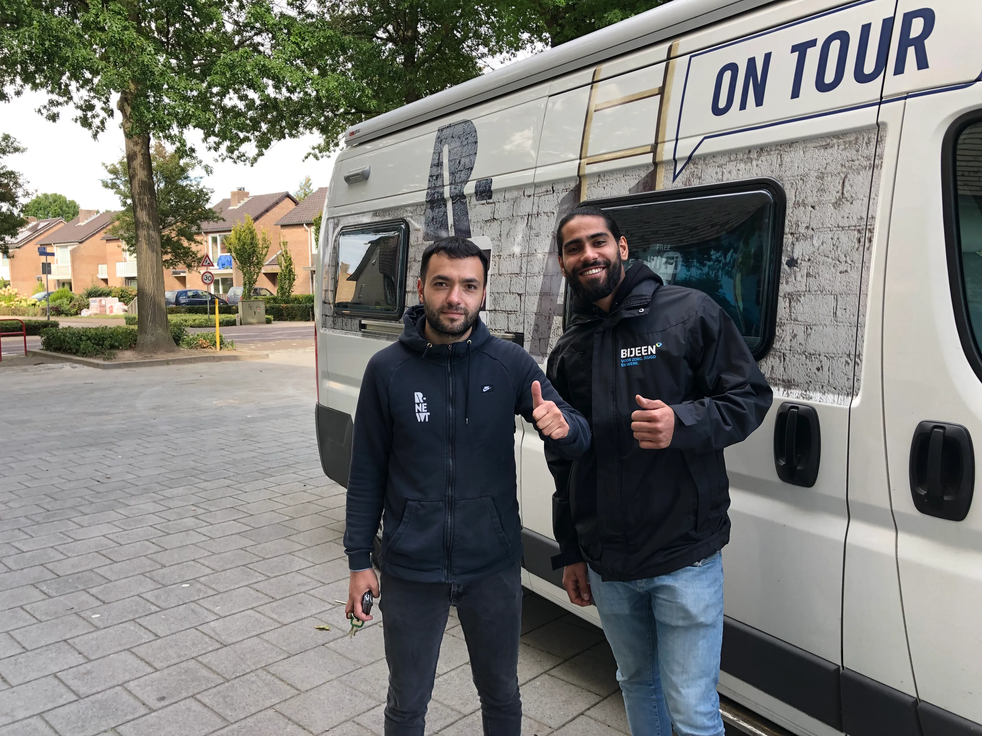 erdem en furkan voor r newt camper
