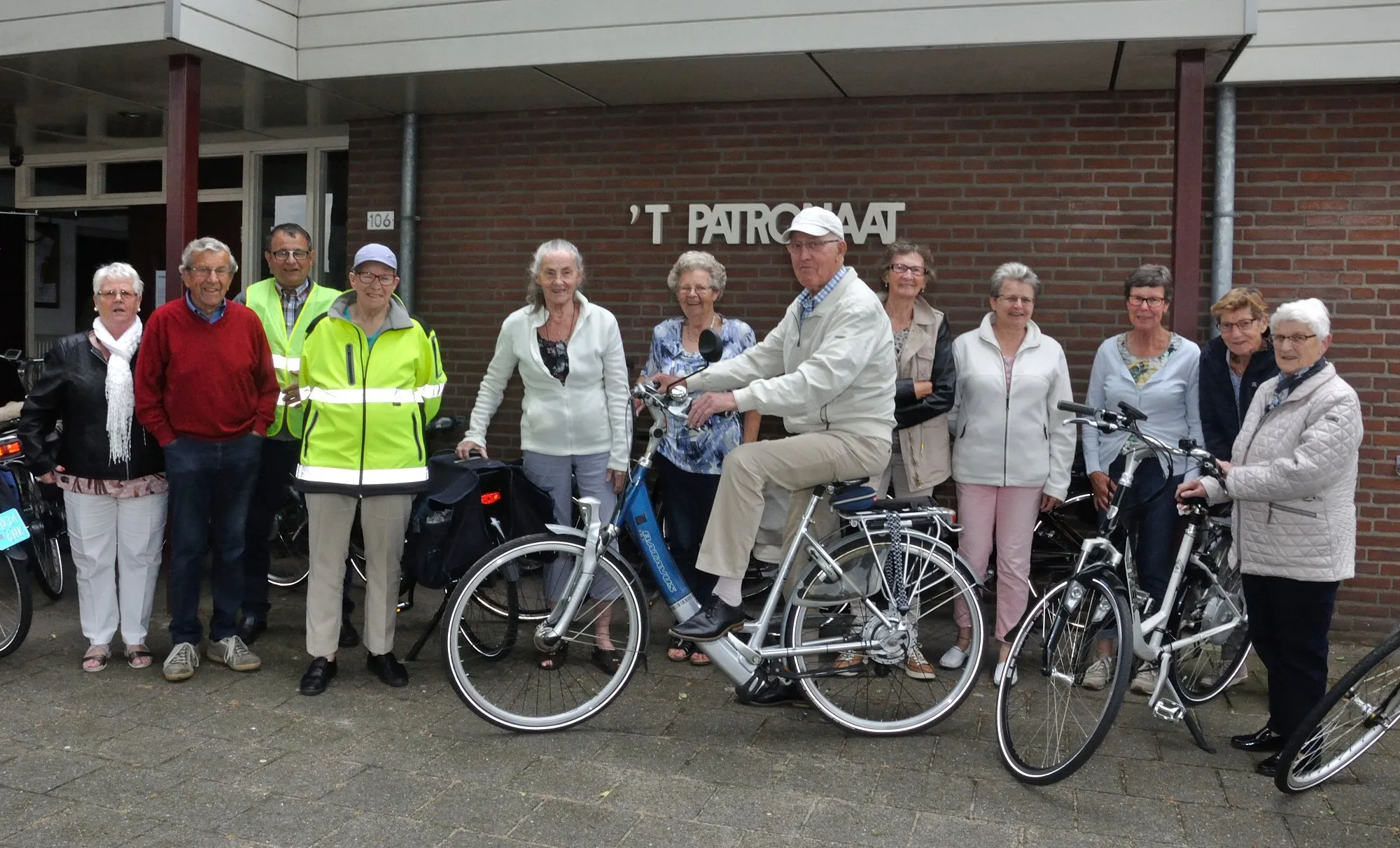 fietsen foto bij patronaat