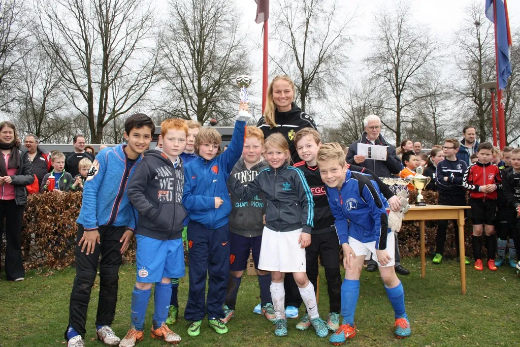 foto 3 prijsuitreiking met dominique vugts