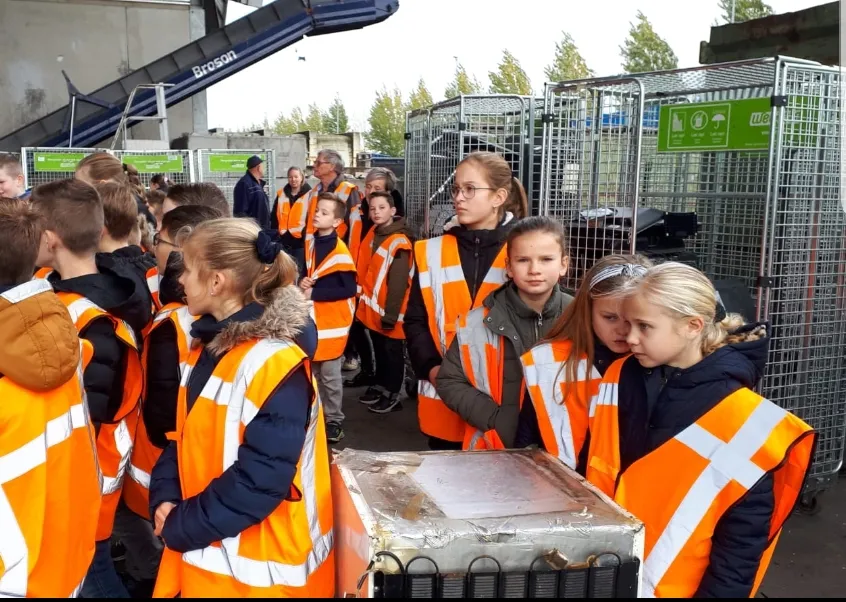 groep 7 op bezoek bij de afvalstoffendienst foto1 ilonka mudde 20191115 151854