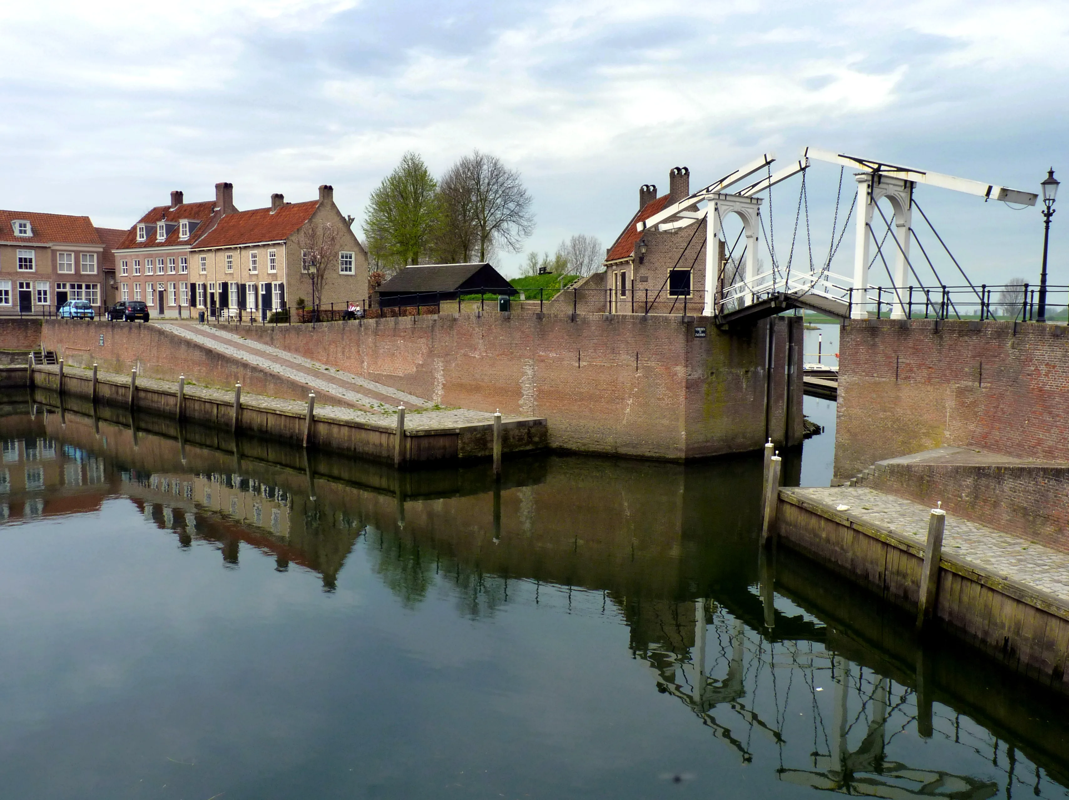 heusden stadshaven huizen bruggetje