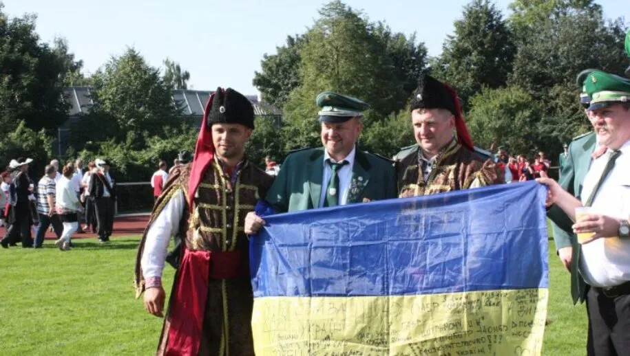 img 9123 768x512 1 915x518 1